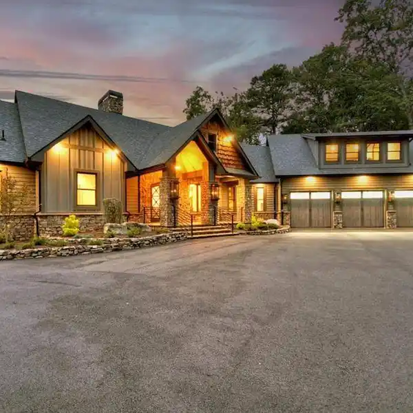ONE-OF-A-KIND MOUNTAIN ESTATE ON 3.34 ACRES