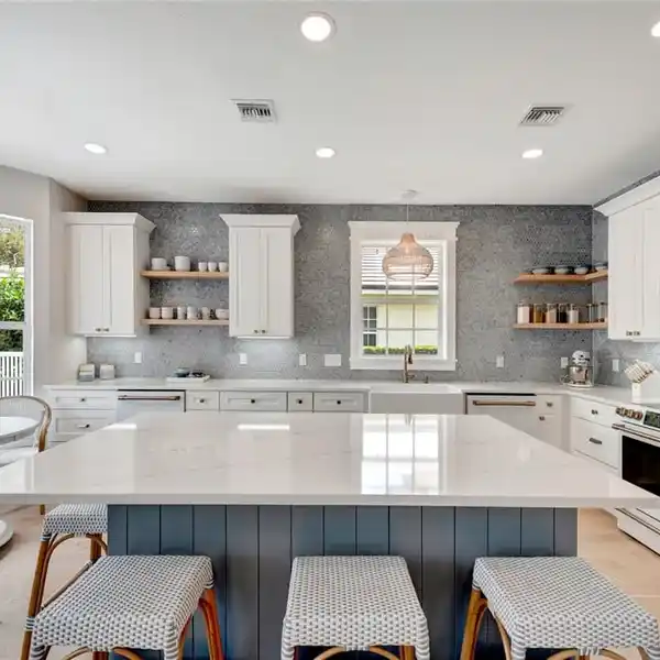 BEAUTIFULLY REDESIGNED HOME IN THE DESIRABLE BERMUDA CLUB