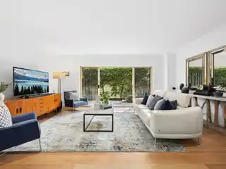 Beautifully Reimagined North-Facing Garden Apartment