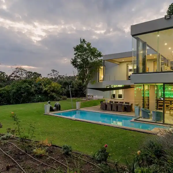 IMMACULATE MODERN HOME