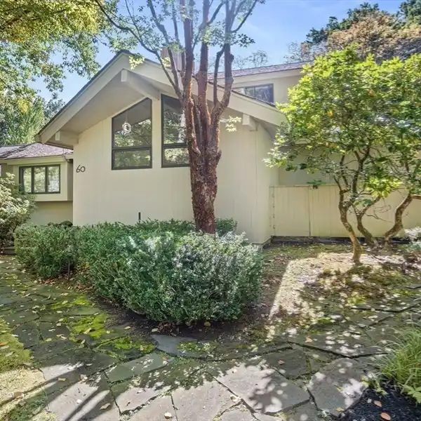 AWARD-WINNING MID-CENTURY MODERN LUXURY HOME FOUR PRIVATE ACRES