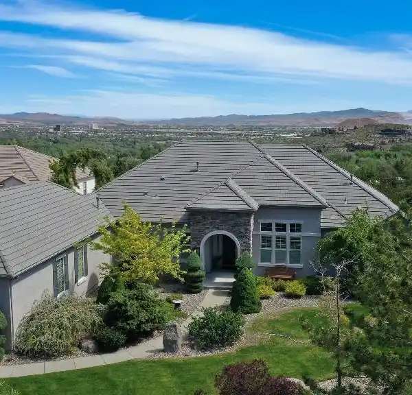 EXQUISITE HOME WITH SWEEPING PANORAMIC VIEWS