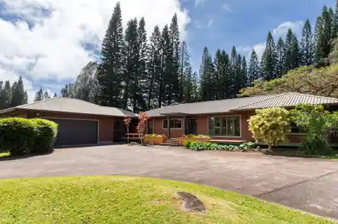 Contractor's Own Home in Upscale Maliu Ridge