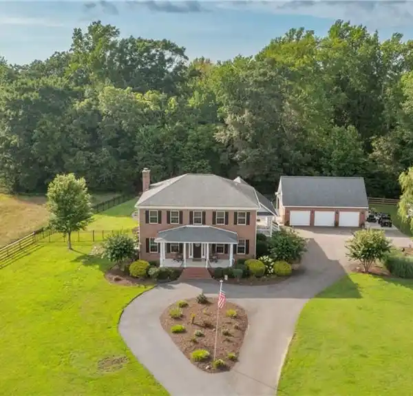 COUNTRY OASIS ON LAKE BURNT MILLS