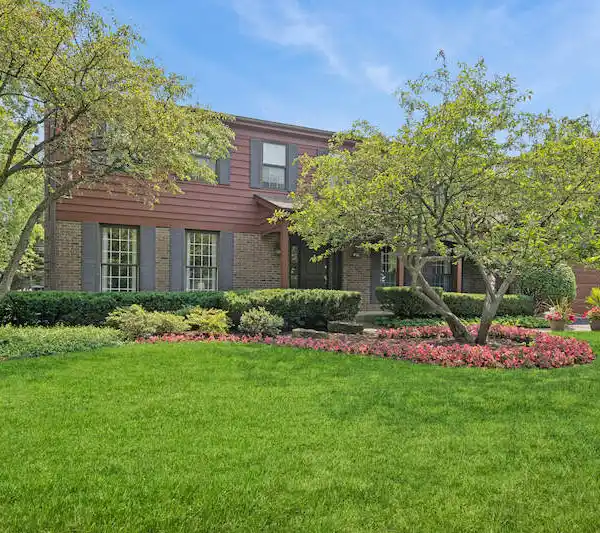 WONDERFULLY APPOINTED COLONIAL IN NORTHFIELD