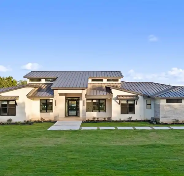 PERFECT BLEND OF HILL COUNTRY CHARM AND MODERN AMENITIES