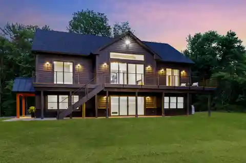 Mountain Elegance Meets Modern Orchard Living