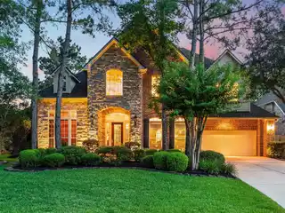 Beautifully Maintained Home in Bantam Woods