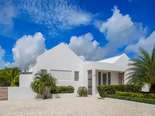 Luxurious Villa Nestled in Exclusive Providenciales