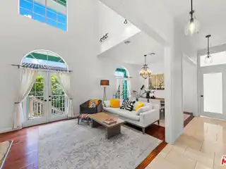 Contemporary Villa in the Picturesque Latigo Canyon