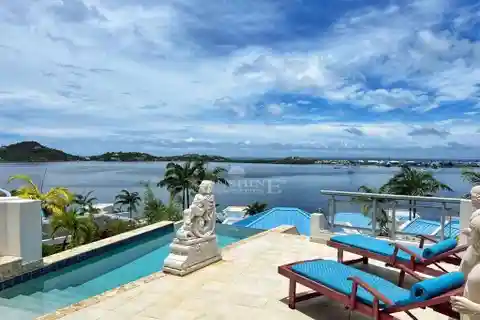 Aquamarina Pristine Living
