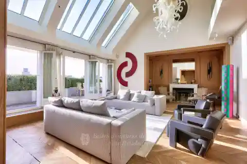 Duplex Apartment in the Prestigious Golden Triangle