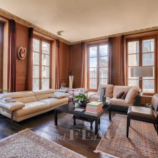 SUNNY APARTMENT WITH STUNNING PLACE DE LA BOURSE VIEW