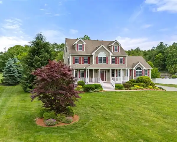 BEAUTIFUL CUSTOM COLONIAL ON A SUNNY CUL-DE-SAC