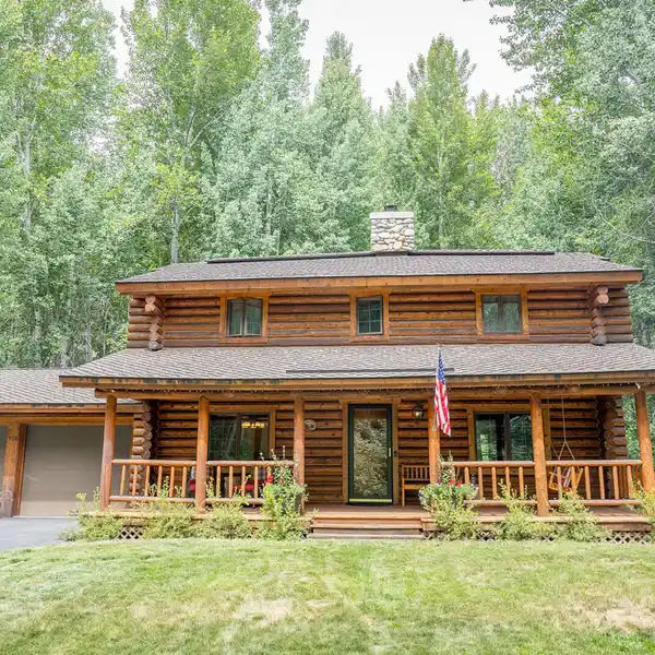 ELEGANT LOG HOME ALONG THE BIGWOOD RIVER