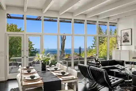 Rare Architectural One-Level Mid-Century Home