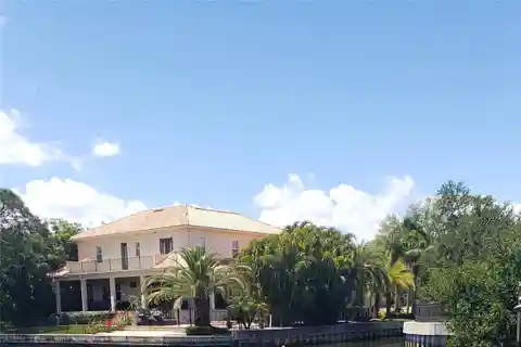 Great Canal-Front Opportunity