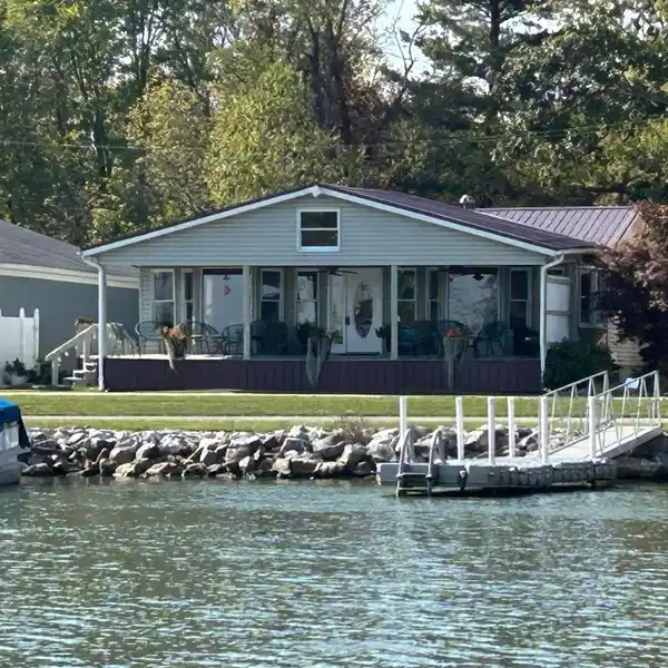 GORGEOUS RESIDENCE ON BEAUTIFUL BUCKEYE LAKE