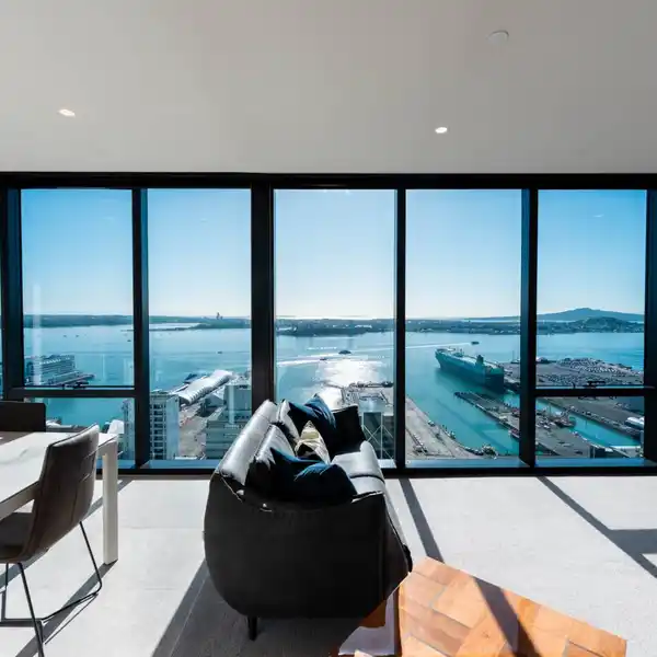 REFINED APARTMENT IN THE MOST ICONIC RESIDENTIAL TOWER