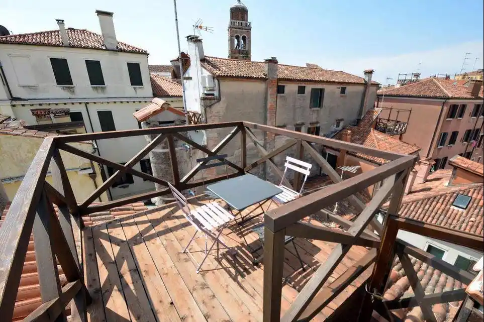 Charming Loft with Roof Terrace 
