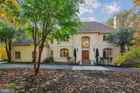 Elegant Luxury Estate in Sought-After Windsong