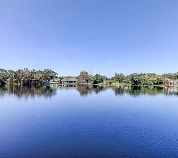 STUNNING LAKEFRONT RETREAT