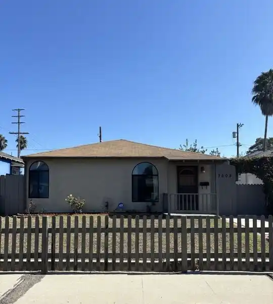 COZY HOME IN GREAT LOCATION