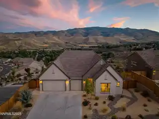 Luxurious Residence in Sunset Bluffs