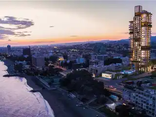 Spacious Flat Overlooking the Sea