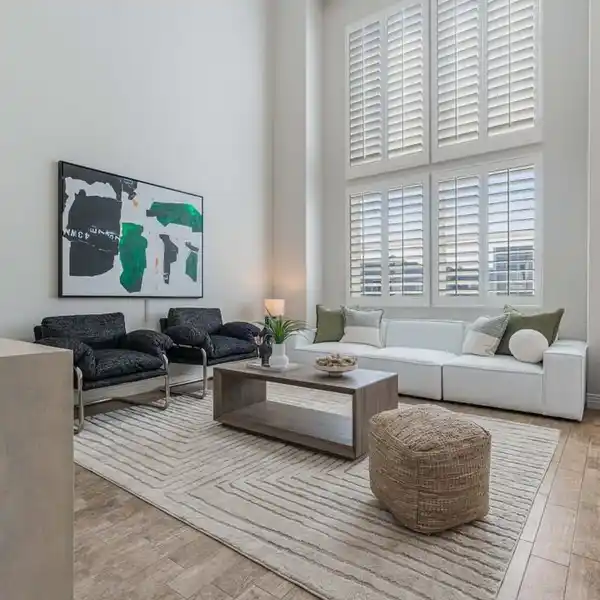 BEAUTIFULLY REMODELED TOP-FLOOR PENTHOUSE