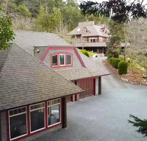 PRIVATE CENTRAL SAANICH ESTATE