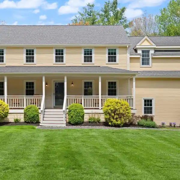 CHEERFUL COLONIAL HOME IN A TRANQUIL NEIGHBORHOOD