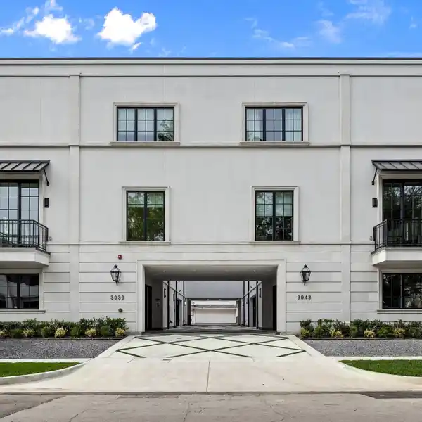 NEW CONSTRUCTION CONDO IN THE HEART OF OAK LAWN