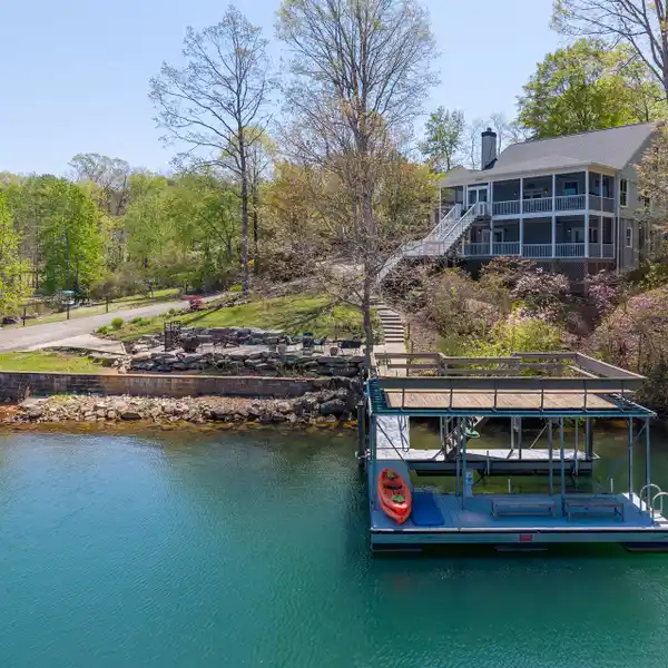 IDEAL LAKE RETREAT
