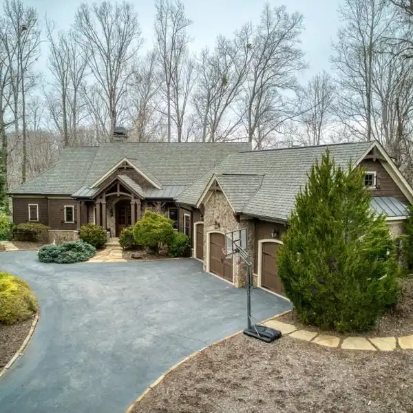 BREATHTAKING PROPERTY OVERLOOKING LAKE SIDNEY LANIER