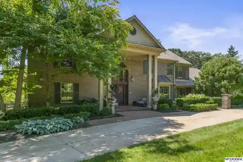 Stunning and Exclusive Fairacres Home