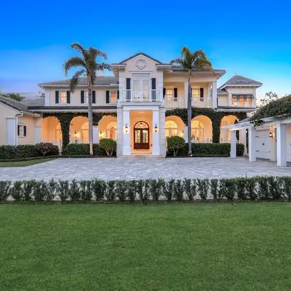 A WORK OF ART IN THE ESTUARY AT GREY OAKS