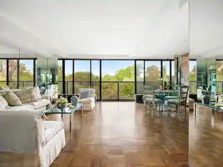 Enveloping Park Vista