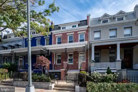 Renovated Dc Classic with Private Parking Perks