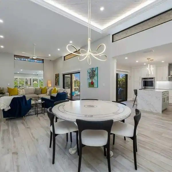 EXQUISITE VILLA IN VIBRANT PELICAN BAY