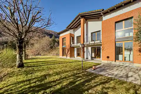 Elegant Villa with Garden in Lugano-bioggio