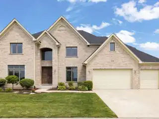 Refined Modern Design Combining Elegance and Convenience