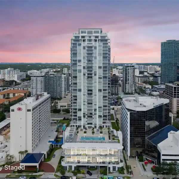 EXCEPTIONAL INDOOR-OUTDOOR LIVING AT SALTAIRE