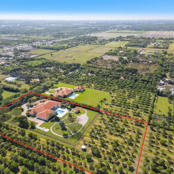 FIVE ACRES IN NORTH REDLAND