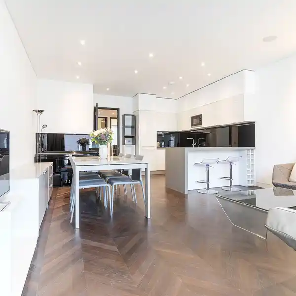LARGE OPEN PLAN TWO BEDROOM APARTMENT IN MAYFAIR