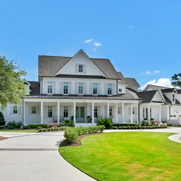 LANDFALL STUNNER OVERLOOKING THE NICKLAUS MARSH GOLF COURSE