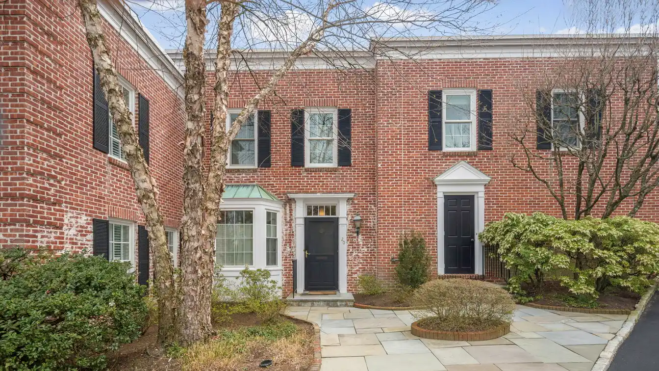 Beautiful Unit in Coveted Canaan Square
