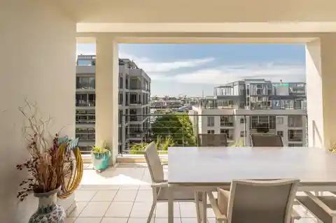 Elevated, Luxury Marina Waterfront Apartment