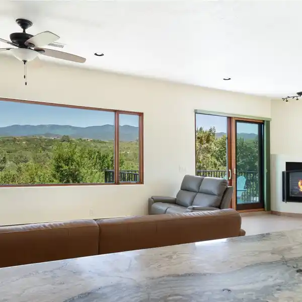 WONDERFUL HOME WITH SWEEPING MOUNTAIN VIEWS