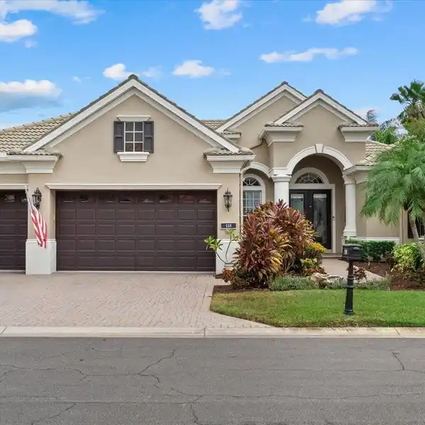 PRIVATE WATERFRONT RETREAT IN RIVIERA DUNES